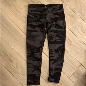 Camo crop leggings